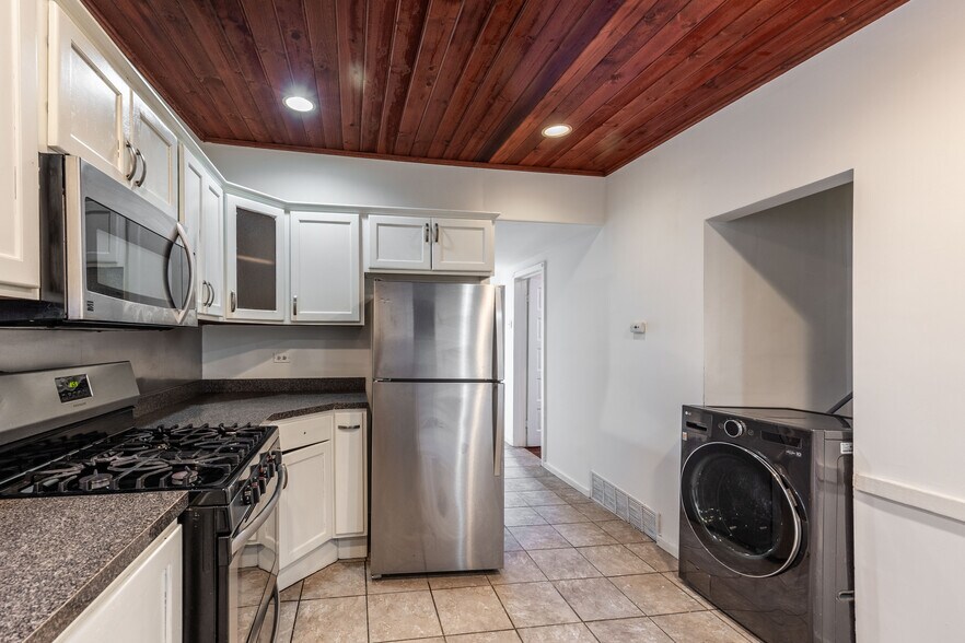 Building Photo - 2142 N Karlov Ave