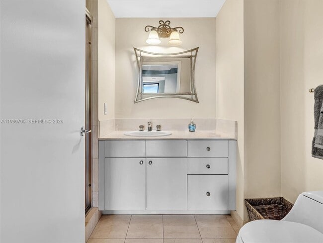 Building Photo - 2000 Island Blvd