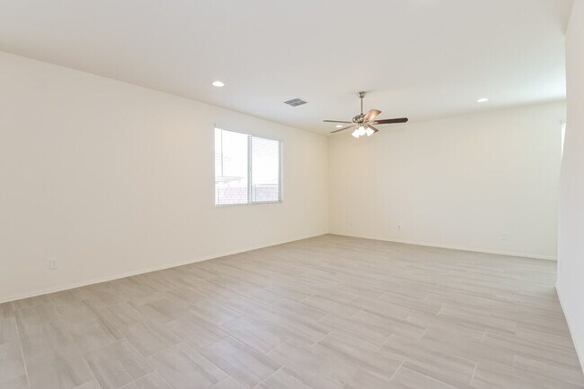 Building Photo - 12158 W Charismatic Dr