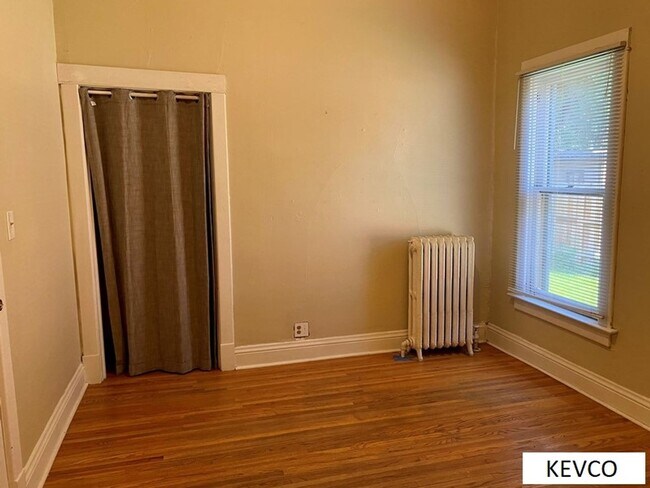 Building Photo - 321 Edwards St