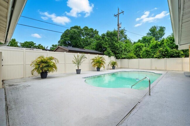 Building Photo - 3707 Pelican Ln