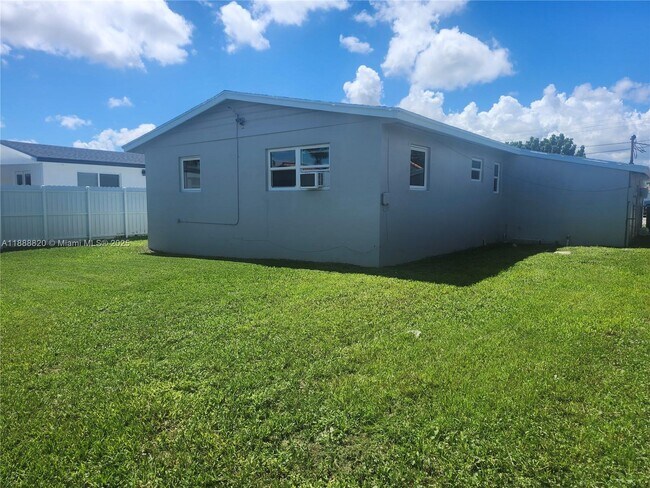 Building Photo - 3245 SW 88th Ct