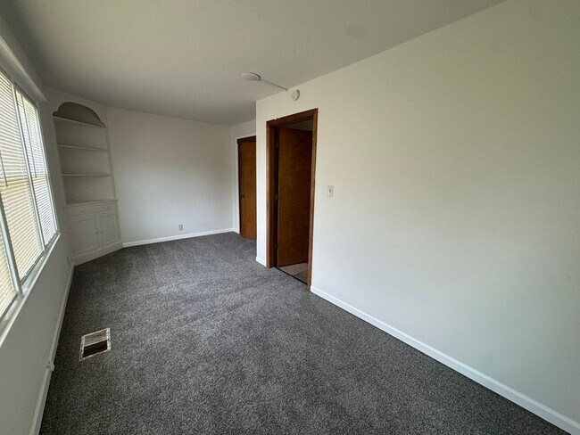 Building Photo - 1408 Bass Ave
