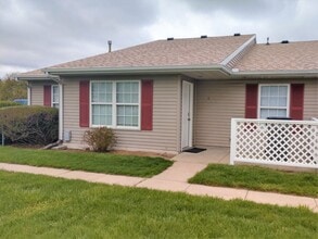 Building Photo - 212 S Silverwood Ln