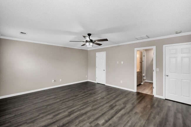 Building Photo - Move-In Ready 3BR Home with Screened Porch & Fenced Yard in the Heart of Lexington – $1,850