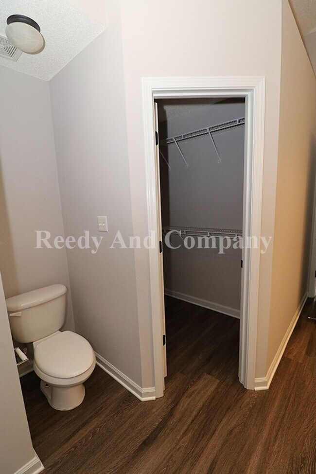 Building Photo - 8911 Little House Cove