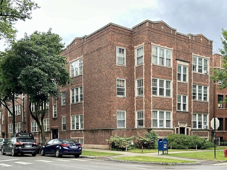Primary Photo - 1917 W Winnemac Ave