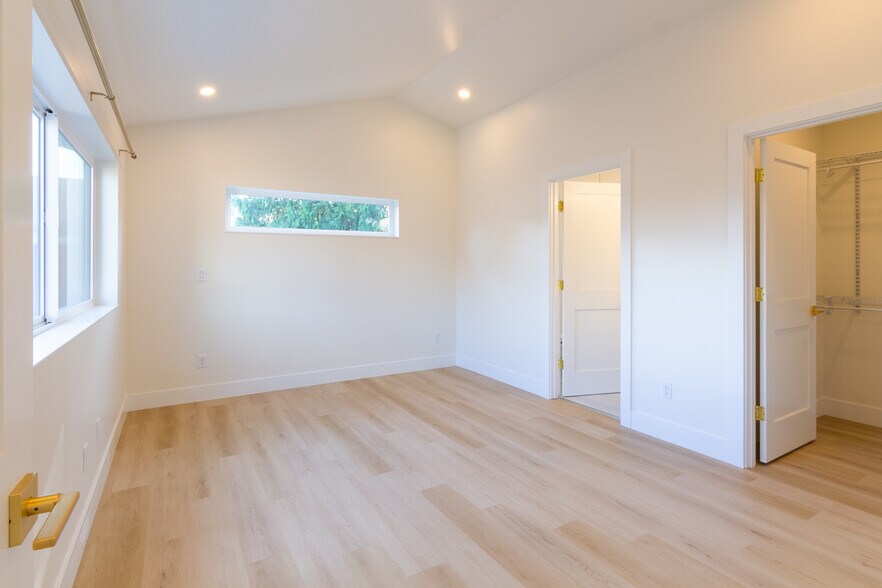 Building Photo - 6547 26th Ave NW