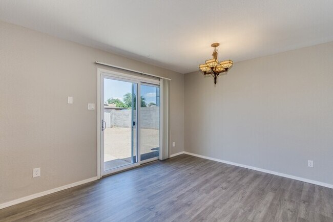 Building Photo - ? Newly Remodeled! 3-Bed/2-Bath in North P...
