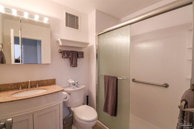 Building Photo - 825 Bayshore Dr