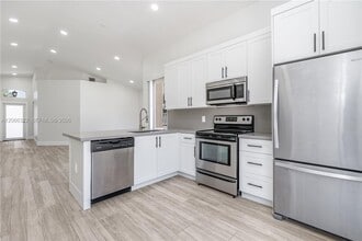 Building Photo - 15130 SW 49th Ct