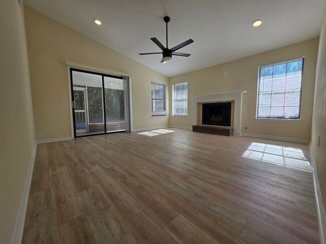 Building Photo - 3 Bedroom, 2 bath home with garage in the Hesse School district!