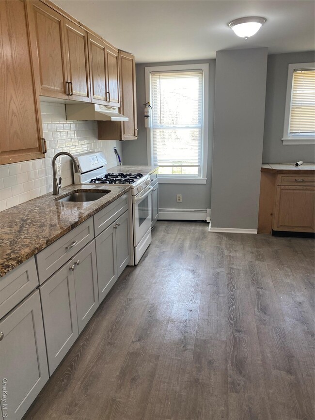 Building Photo - 104 River Ave