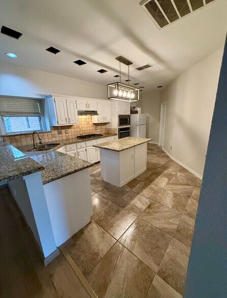 Building Photo - 610 Butternut Dr