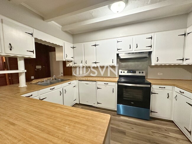 Building Photo - 4823 Auburn Dr N