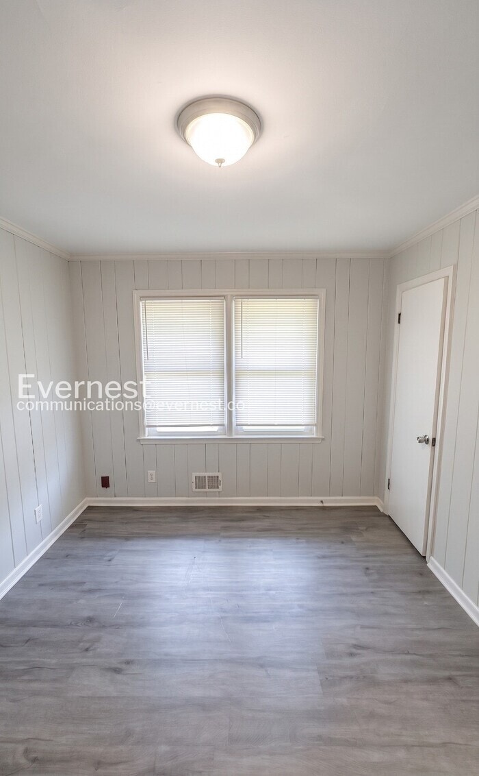 Building Photo - 2690 Lake Harbin Rd