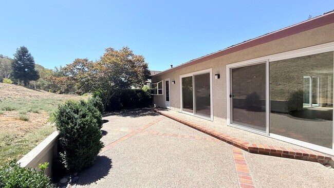 Building Photo - 750 N Paradise Valley Ct