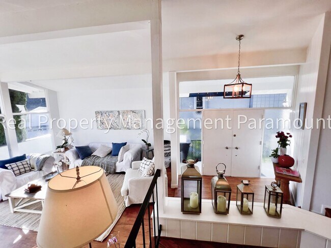 Building Photo - Furnished Brentwood Hills Retreat with Tim...