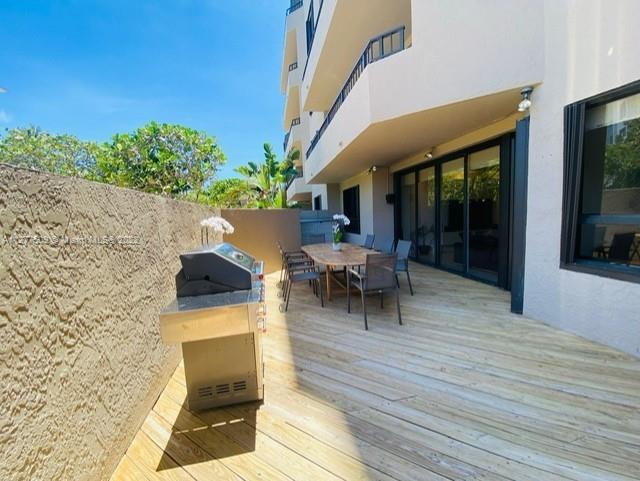 Building Photo - 251 Crandon Blvd