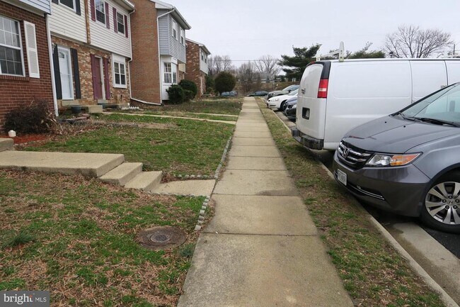 Building Photo - 3514 Cranmer Mews