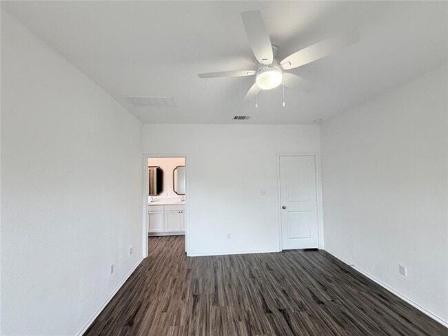 Building Photo - 928 Legends Ln