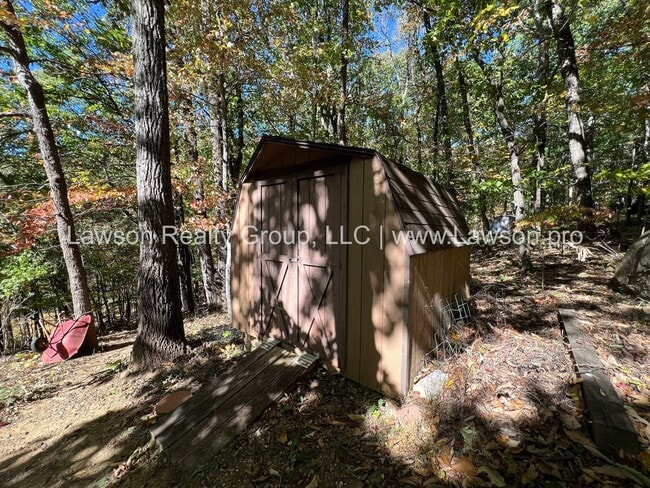 Building Photo - Nature Lover's Paradise-Easy Access to Vin...