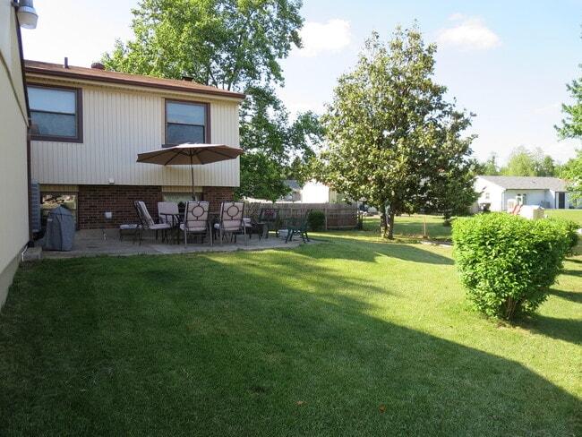 Building Photo - Nice split level home with garage and fenced backyard, Virtual Tour!