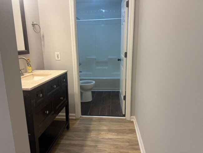 Building Photo - Section 8 Accepted! Available Now !  One B...