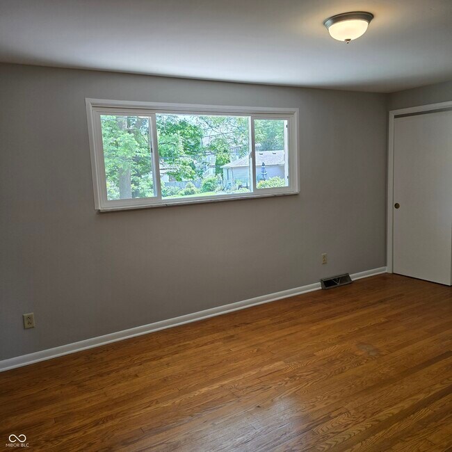 Building Photo - 10016 E Troy Ave