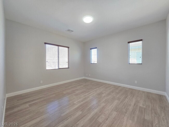 Building Photo - 8090 Ancient Oaks Ave