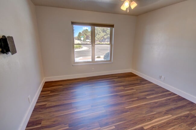Building Photo - Beautiful Estate in the Heart of the NE Heights