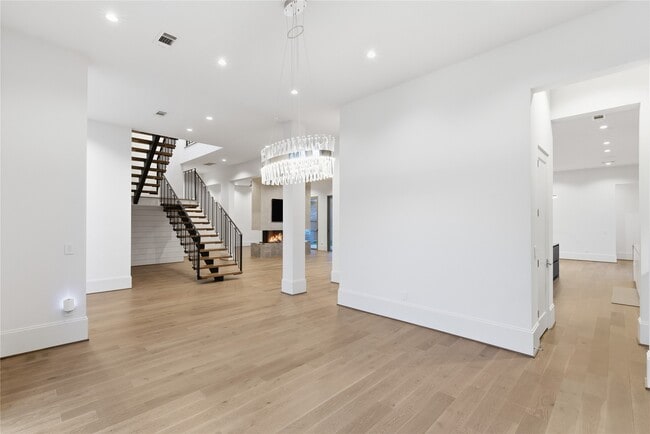 Building Photo - 6273 Piping Rock Ln