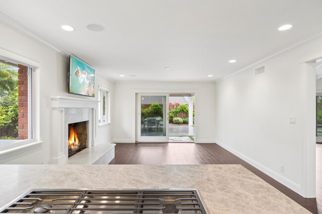 Building Photo - 1915 Windward Ln