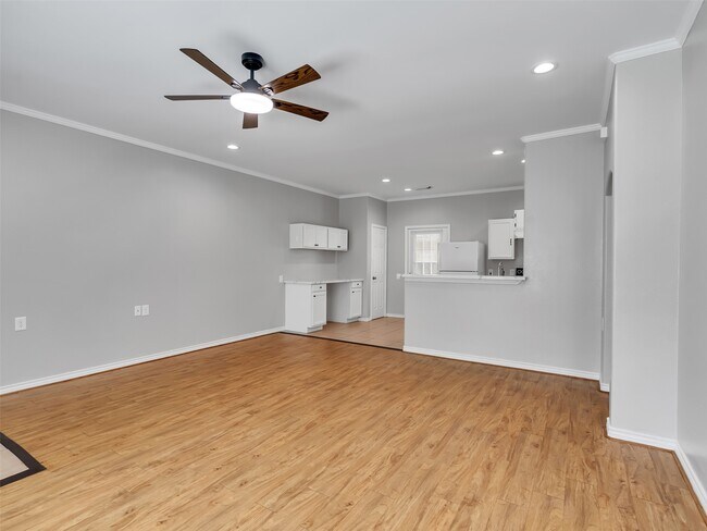 Building Photo - 104 Longstreet Rd