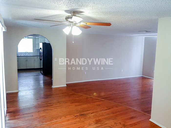 Building Photo - 7755 Tanglewood Dr