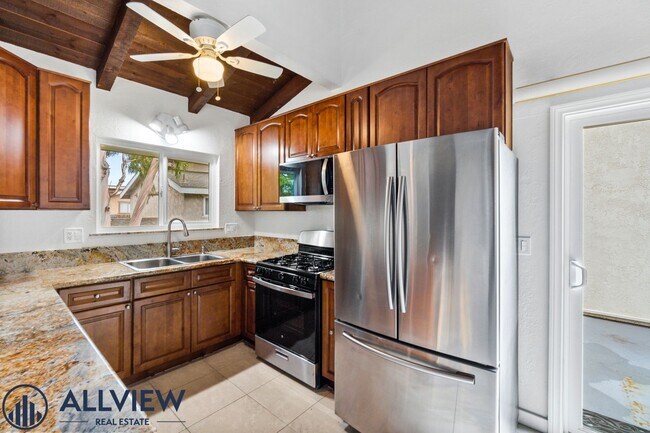 Building Photo - Highly upgraded 3 bed 2 bath condo availab...