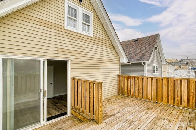 Building Photo - 61 N Main St