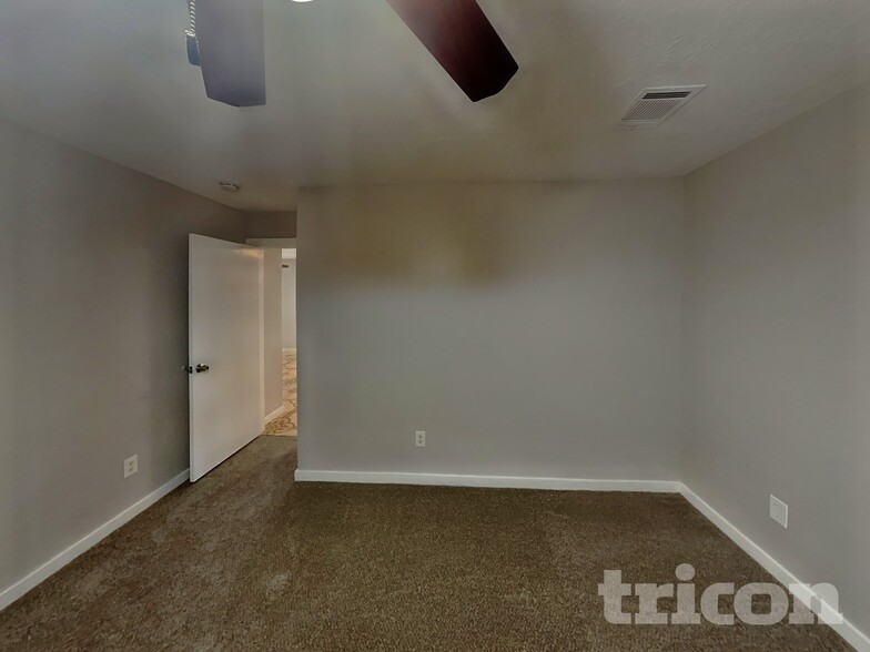 Building Photo - 1016 Deerpass Dr