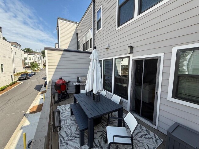 Building Photo - 2153 Burnside Dr NW