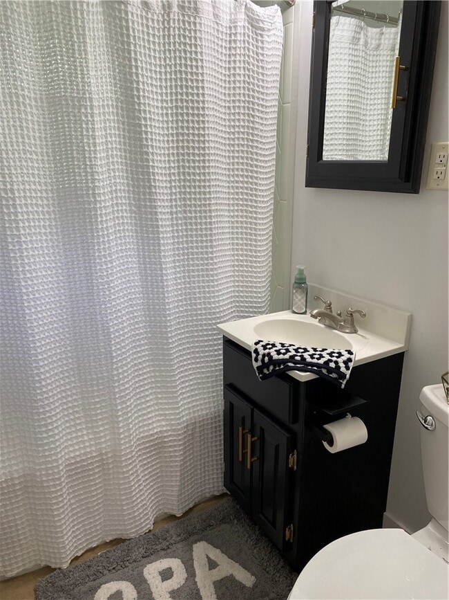 Building Photo - 215 Lee Ave