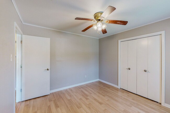 Building Photo - Available Mid-June | 3 Bedroom Arlington H...