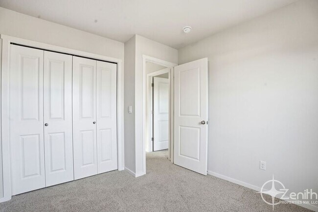 Building Photo - 7805 NE 100th Cir