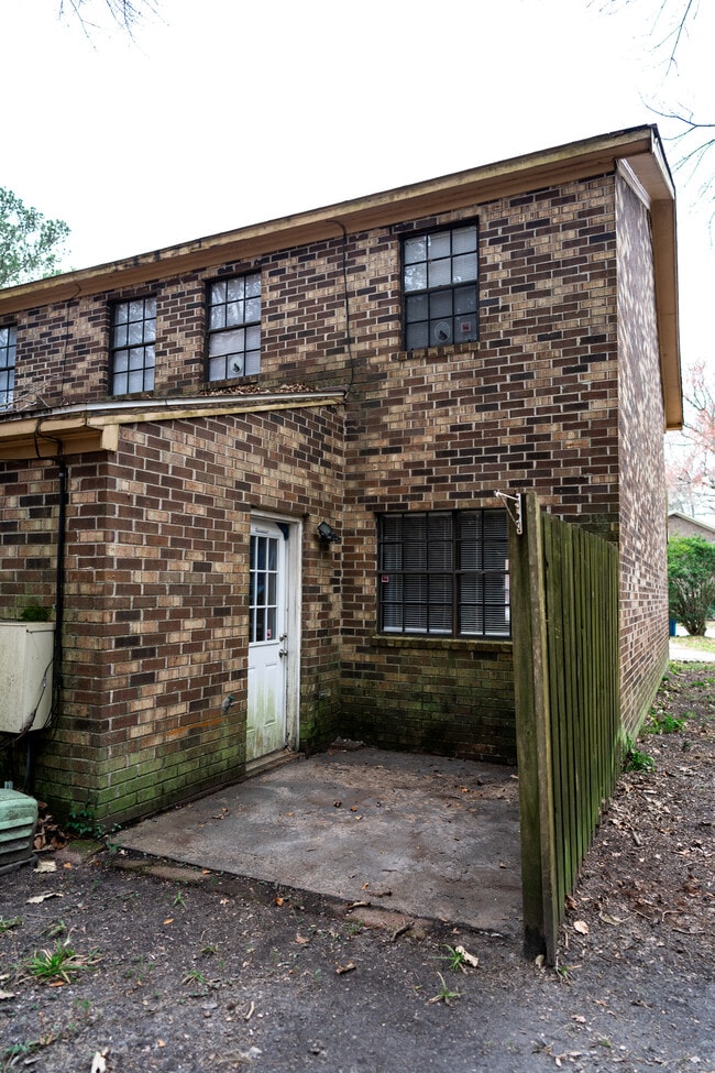 Building Photo - 106 Kimeran Ln