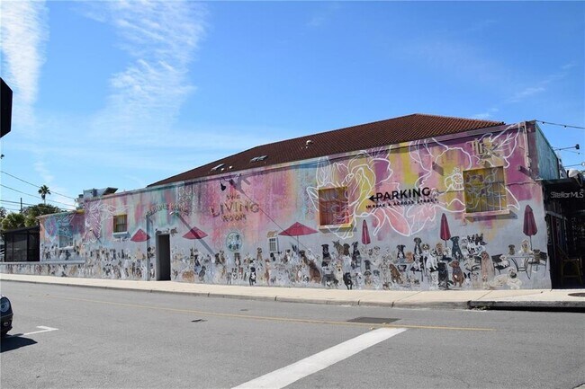 Building Photo - 1455 Fairway Dr