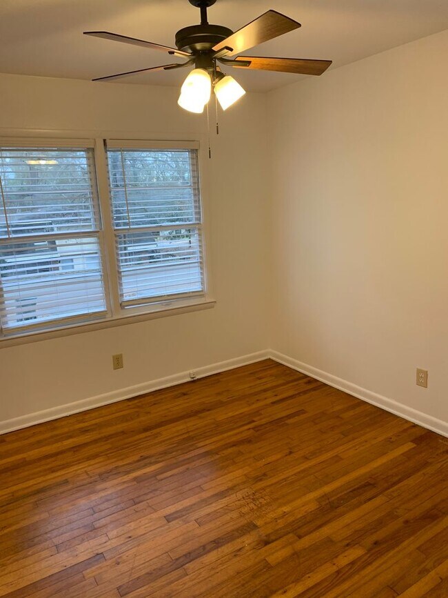 Building Photo - Renovated 2/1 on Cone Street