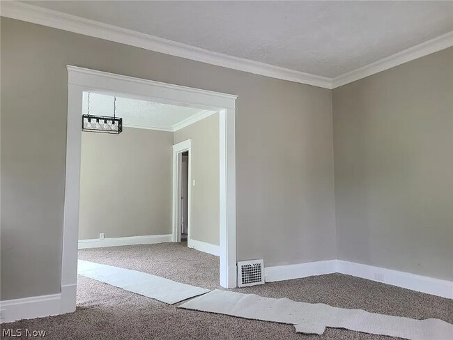 Building Photo - 1830 Mannering Rd