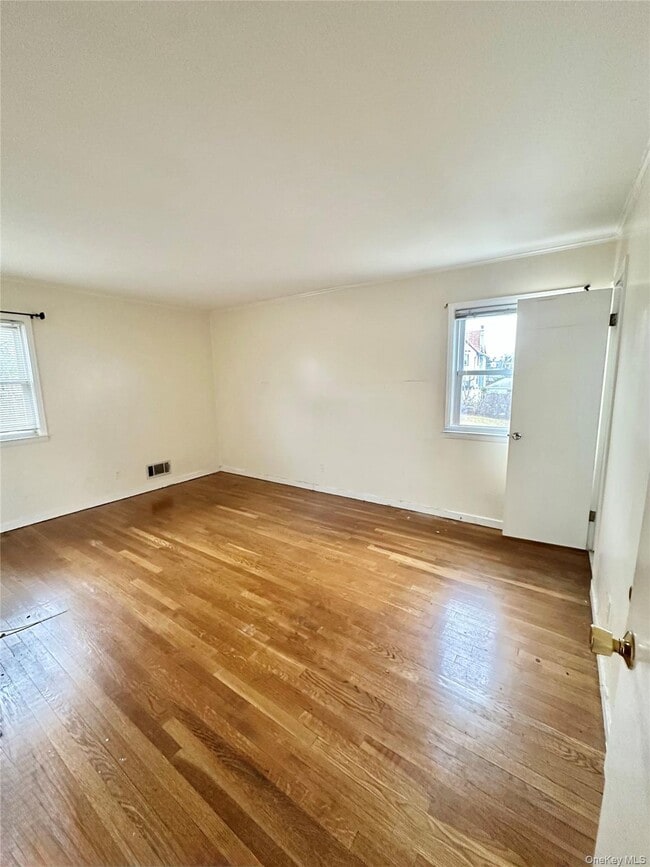 Building Photo - 3 Soundview St