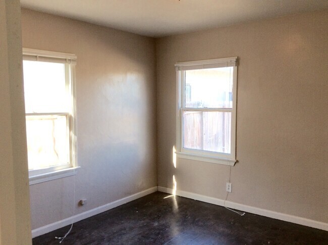 Building Photo - 2516 Ashby St