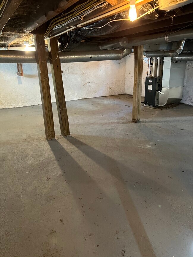 Building Photo - 140 W Evergreen St