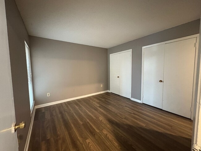 Building Photo - 1/2 First Full Month's Rent! 2BD/2BA Condo in Whispering Oaks.